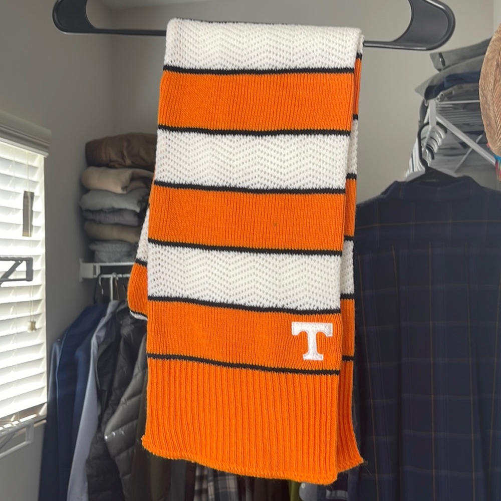 UT Knit Scarf